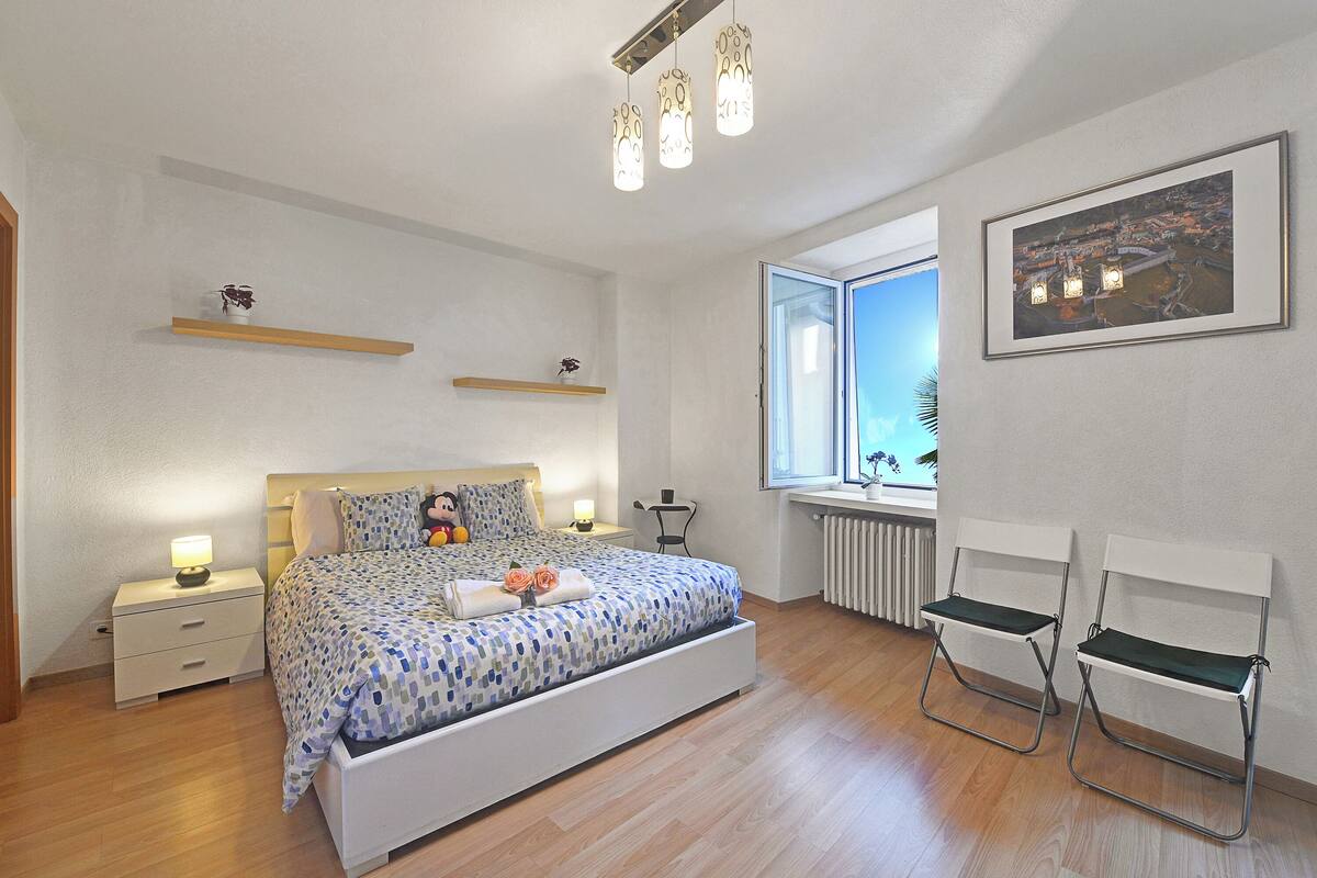 Family Apartment, Multiple Bedrooms (Lugano Bay View Uno)