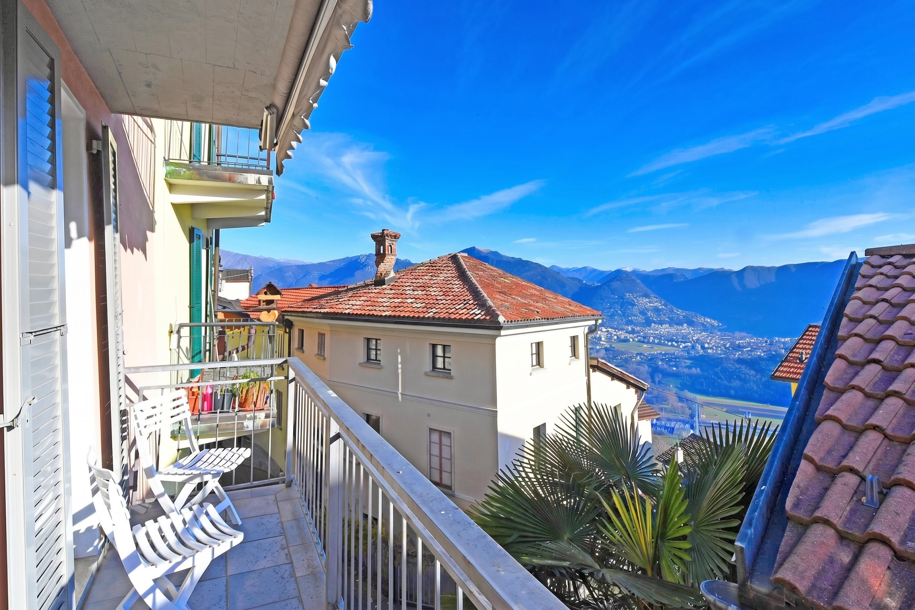 Family House, Multiple Bedrooms, 2 Bathrooms (Lugano Bay View Twins) | Property grounds
