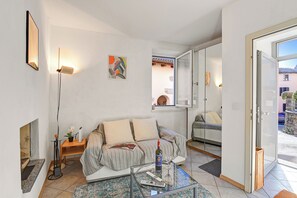 家庭公寓, 1 間臥室 (Lugano Bay View Uno) | 客廳 | 21 吋電視連有線電視頻道