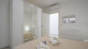 Familieleilighet, flere soverom, sjøvendt (Villa Blu Panoramica Bilo Sea View) | 1 soverom, wi-fi (inkludert) og sengetøy