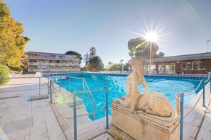 Sesongbasert utendørsbasseng