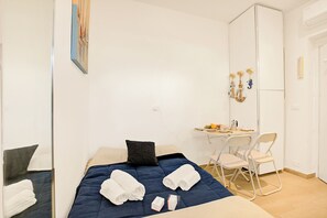 Familiestudio (Jolie Sur La Mer - Petit Studio) | Wi-fi (inkludert) og sengetøy