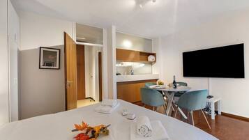 Laptop workspace, iron/ironing board, free WiFi, bed sheets