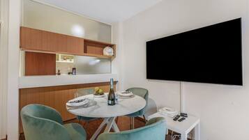Standard-Studio, Bergblick, Seeseite (La Perla Sul Lago) | Speisen