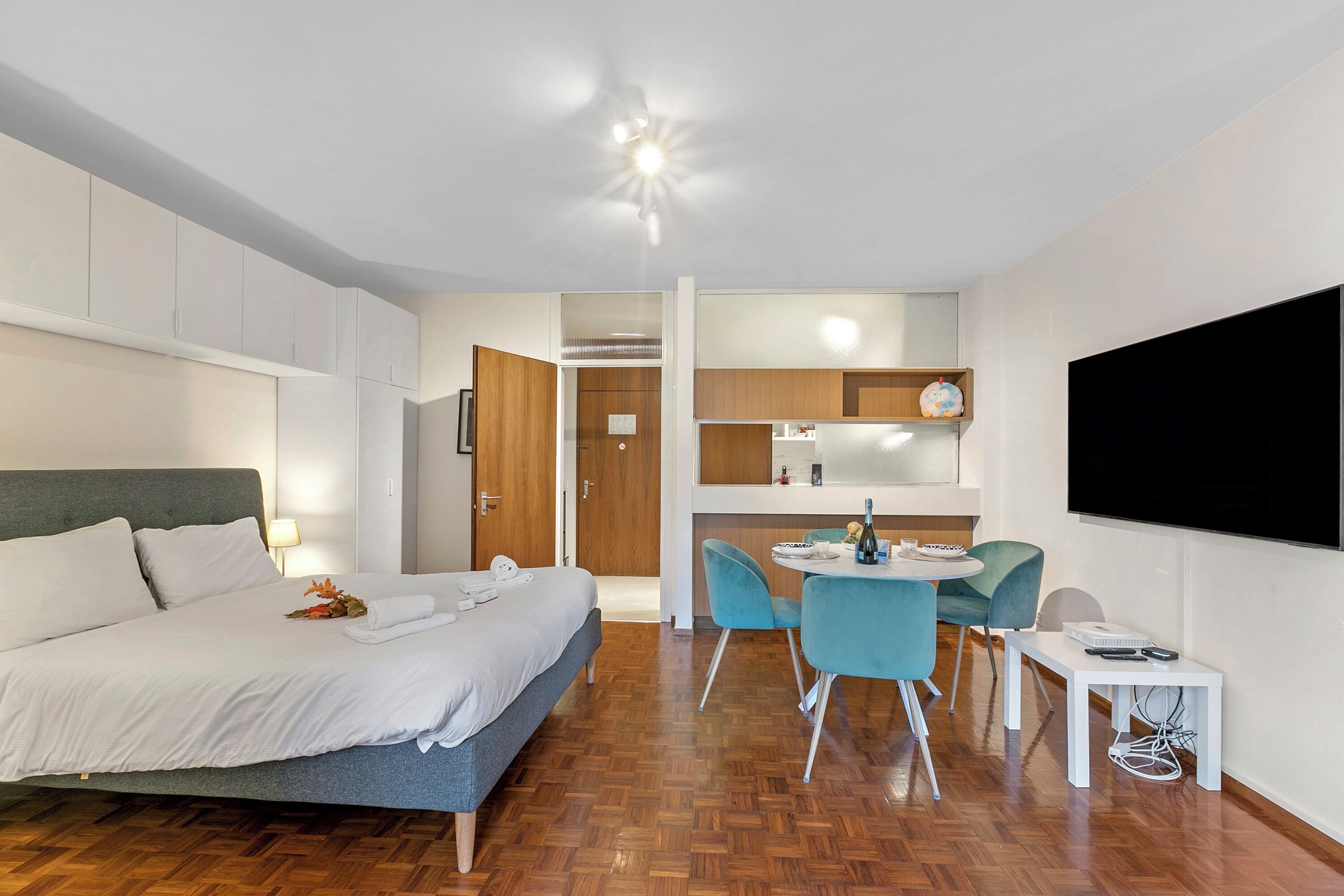 Studio Standard, vue sur la montagne, au bord du lac (La Perla Sul Lago) | Espace de travail pour ordinateurs portables, fer et planche à repasser