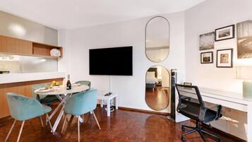Estudio estándar, balcón, vista a la montaña (La Perla Sul Lago - Studio with) | Restaurantes
