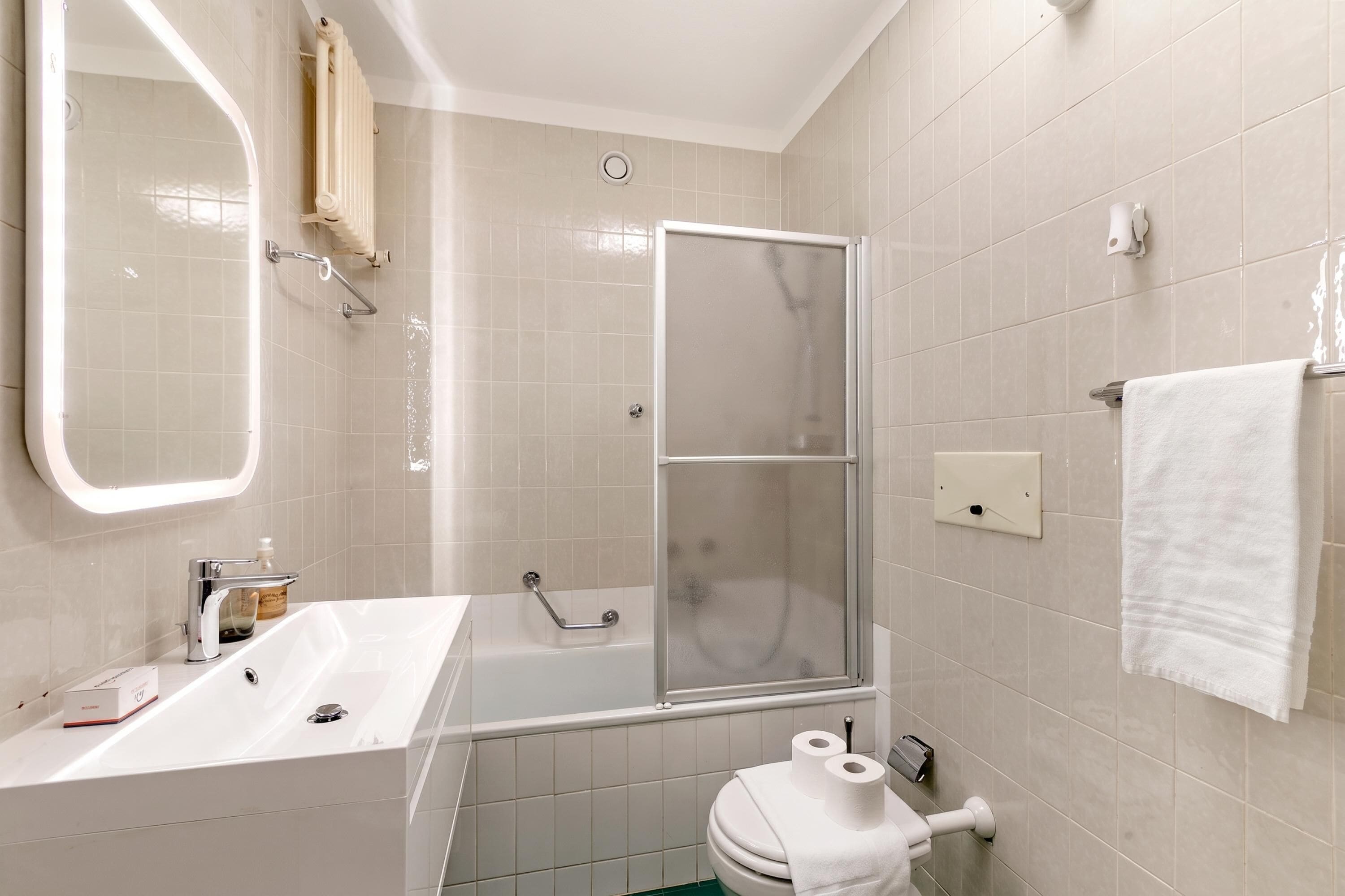 Standard Studio, Balcony, Mountain View (La Perla Sul Lago - Studio with) | Bathroom