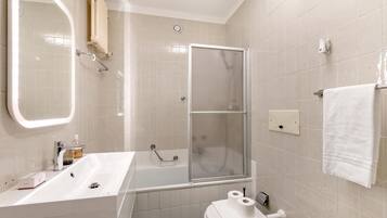 Standard Studio, Balcony, Mountain View (La Perla Sul Lago - Studio with) | Bathroom