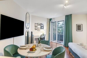 Laptop workspace, iron/ironing board, free WiFi, bed sheets