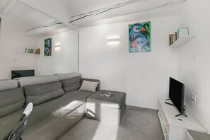 Standard Apartment, Multiple Bedrooms (Un Terrazzo Nella Pigna) | Living area