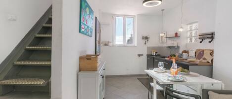 Standard Apartment, Multiple Bedrooms (Un Terrazzo Nella Pigna) | Private kitchen | Fridge, stovetop, dishwasher, electric kettle