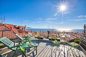 Standard Apartment, Multiple Bedrooms (Un Terrazzo Nella Pigna) | Outdoor dining