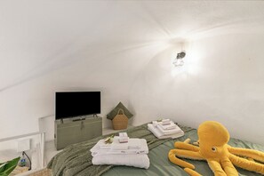 Family Apartment, Multiple Bedrooms (La Torretta Holiday Home Sanremo) | 1 bedroom, free WiFi, bed sheets - La Torretta Holiday Home Sanremo (Sanremo)