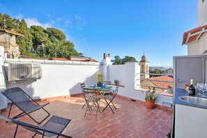 Familie appartement, meerdere slaapkamers (La Torretta Holiday Home Sanremo) | Buiten dineren