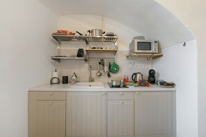 Family Apartment, Multiple Bedrooms (La Torretta Holiday Home Sanremo) | Private kitchen | Fridge, microwave, stovetop, coffee/tea maker - La Torretta Holiday Home Sanremo (Sanremo)