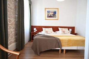 7 habitaciones, tabla de planchar con plancha y wifi gratis 