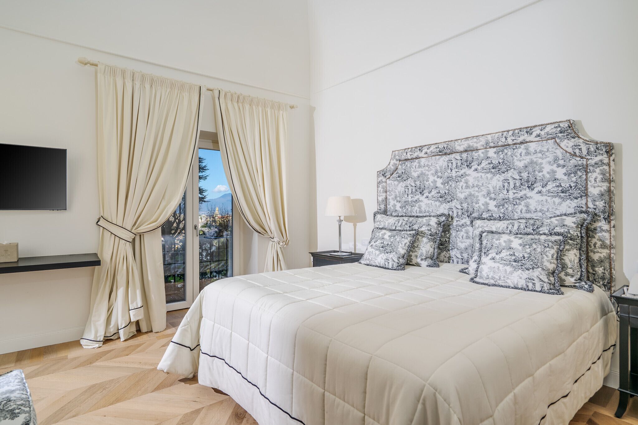 Executive Suite con terrazza, 1 camera da letto, 1 soggiorno, vista mare (ORCHIDEA) | Egyptian cotton sheets, premium bedding, down comforters, minibar