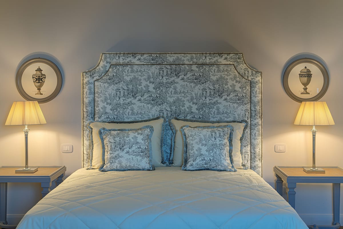 Junior Suite con balcone, 1 letto king, vista mare (CAMELIA) | 1 多间卧室、埃及棉床单、高档床上用品、羽绒被
