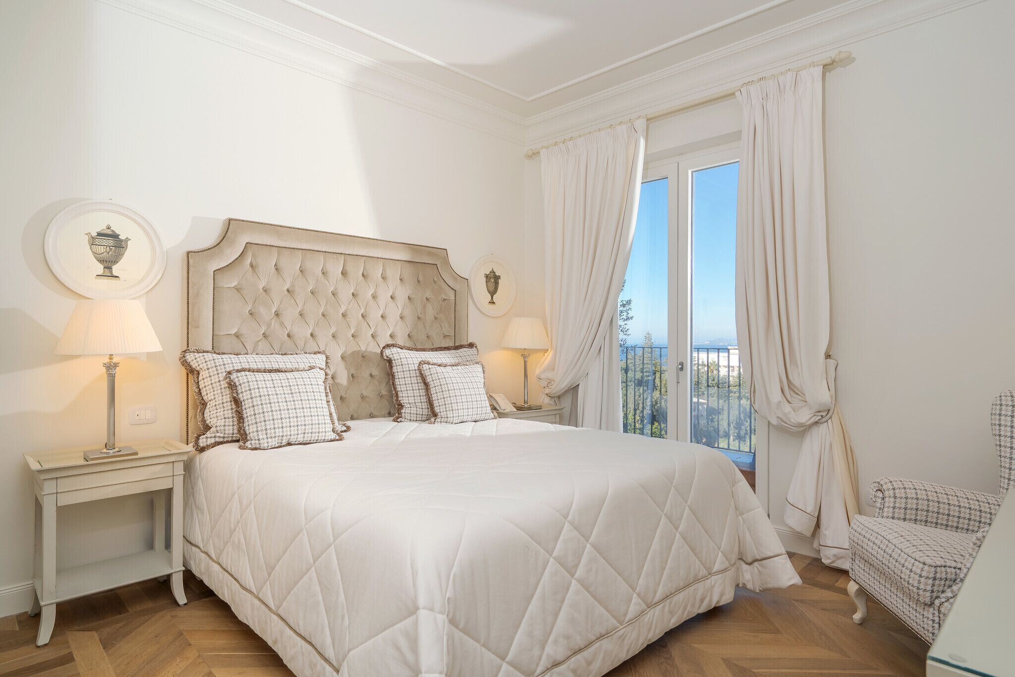 Deluxe con balcone, un letto king, vista mare | Egyptian cotton sheets, premium bedding, down comforters, minibar