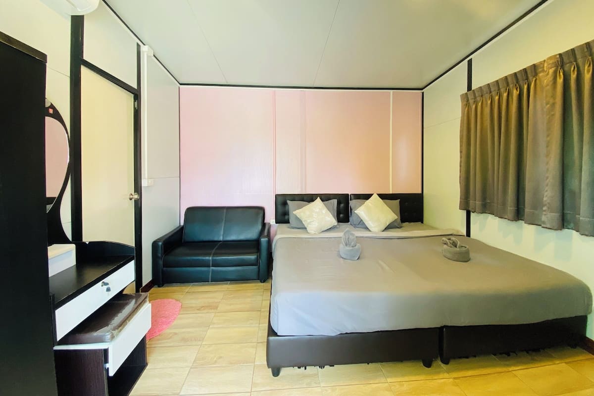 Deluxe Room, Balcony, Garden View | Desk, laptop workspace, free WiFi