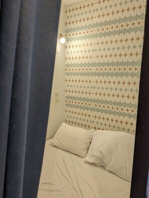 1 غرفة نوم ومكواة/لوح كي