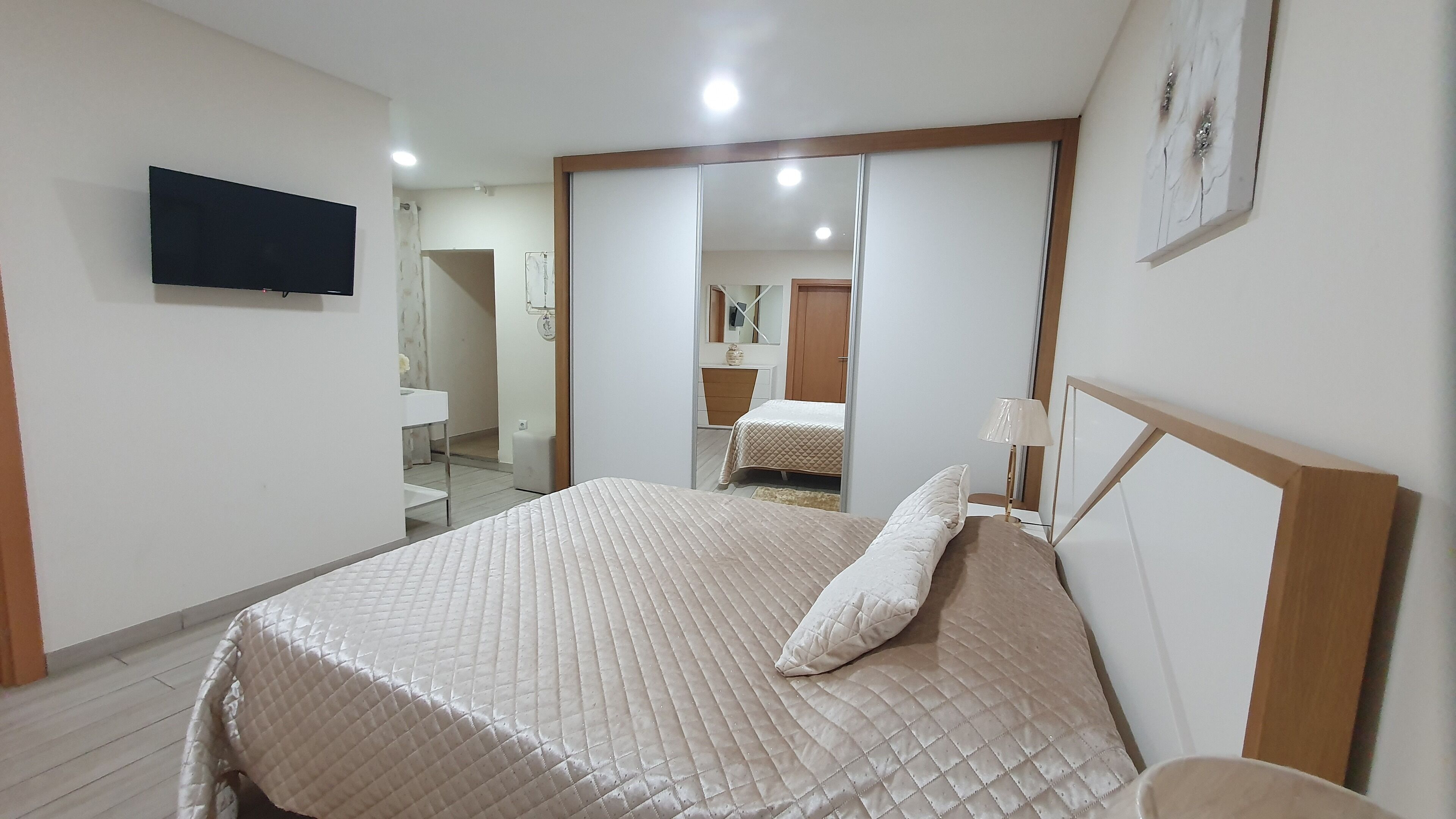 2 dormitorios, tabla de planchar con plancha, wifi y ropa de cama