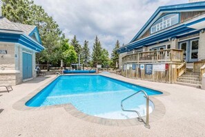 Een verwarmd zwembad