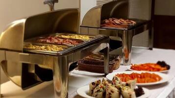 Daily buffet breakfast (PLN 50 per person)
