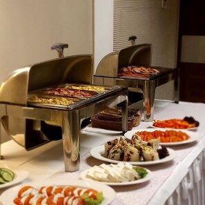 Petit déjeuner buffet servi tous les jours en supplément