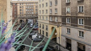 A multi-story parking garage with cars parked on multiple levels. - RentPlanet - Apartament Śniadeckich (Warsaw)