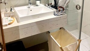 Superior Studio | Bathroom | Shower, free toiletries, hair dryer, towels