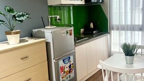 Superior Studio | Private kitchen | Full-size fridge, microwave, cookware/dishes/utensils
