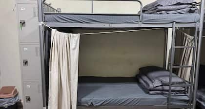 Bed in 8 male only bedroom - near baniyas metro station