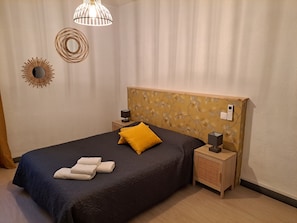 Room - hotel les platanes  (Aramon)