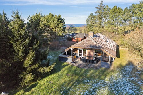 Relaxing holiday oasis near beach and nature