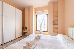 1 chambre, fer et planche à repasser, accès Internet