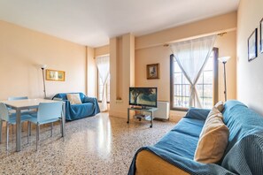 Living area - Giudecca Elegant APT with Stunning Lagoon View! (Venezia)