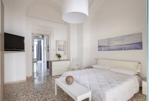 1 bedroom, iron/ironing board, bed sheets