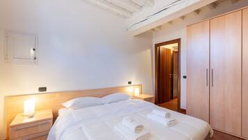 1 Schlafzimmer, BĂŒgeleisen/BĂŒgelbrett, WLAN, BettwĂ€sche