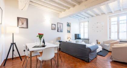Comfortable 55 sqm apartment in the heart of Parma. The accommodation, which can host up to 4 guests, is located on the first floor of a period building without lift. Please note that there is one step to access the building and stairs to reach the apart