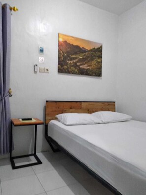 Standard Double Room | Free WiFi - Kalimaya Residence Syariah 2 (Jember)