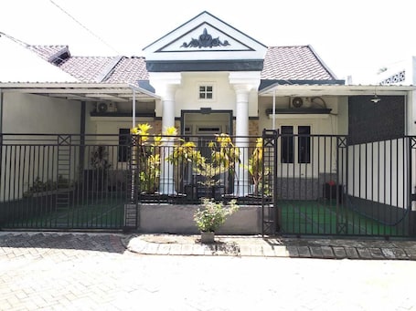 Fachada de la propiedad