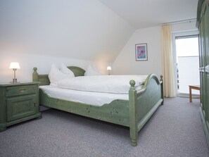 1 bedroom, travel cot, WiFi
