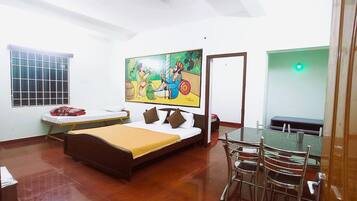 Family Room | Free WiFi