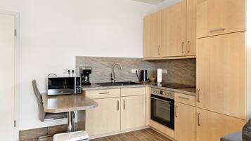 Frigorífic, microones, forn i placa de cuina