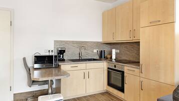Refrigerador, microondas, horno, placa de cocina