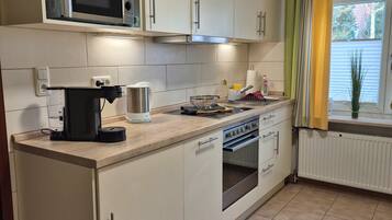 KylskÄp, mikrovÄgsugn, ugn och spishÀll