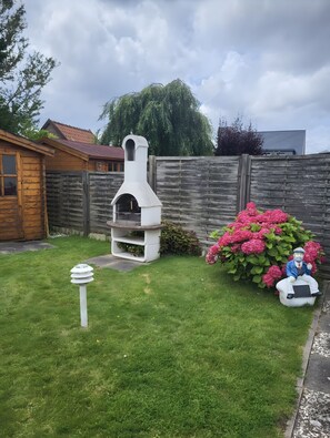 Property grounds - Holiday Apartment 'Ursel' with Private Terrace, Garden and Wi-Fi (Büsum)