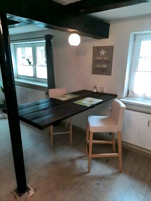 Dining - Apartment 'Abendsonne' with Shared Terrace, Shared Garden and Wi-Fi (Wurster Nordseeküste)