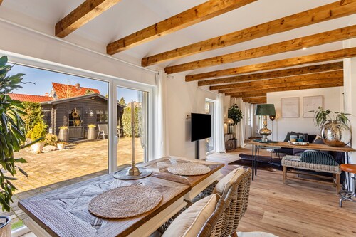 Holiday Home 'Charmantes Haus Für Eine Auszeit' with Private Terrace, Private Garden and Wi-Fi